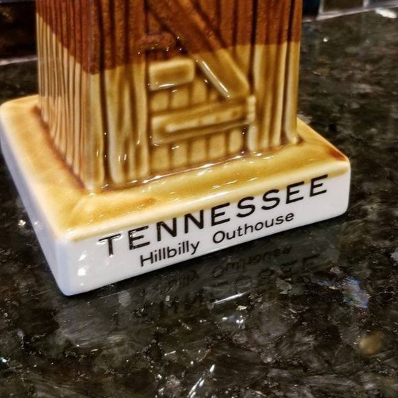 Whimsical ceramic bank. Hillbilly outhouse - Picture 3 of 5